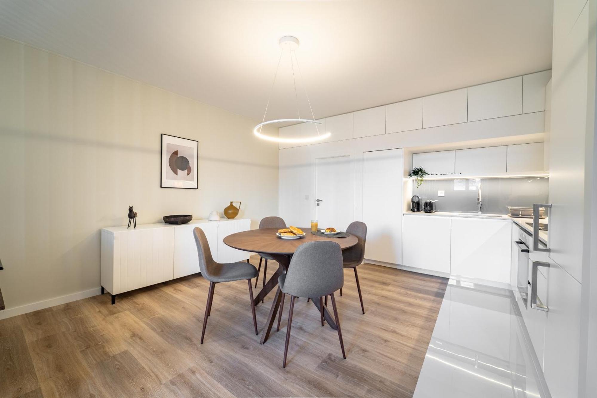 On The Square Flat - Center By House And People Apartment
